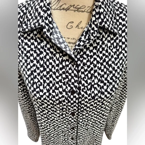 Theory Black and White Houndstooth Blouse Women’s Size Medium - Picture 5 of 9